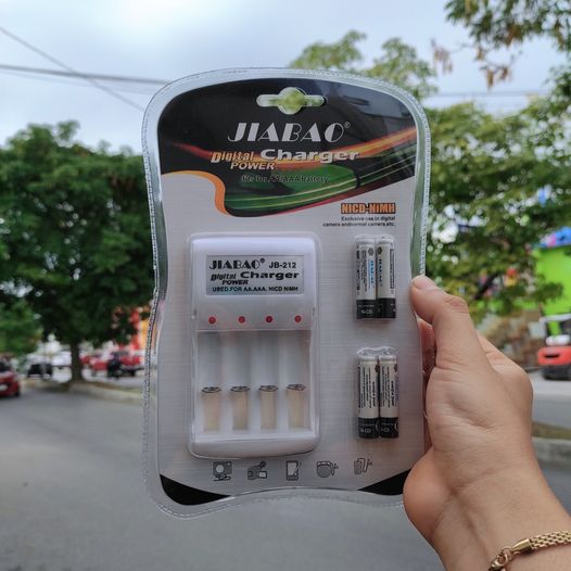 BASE CON BATERIAS RECARGABLES AA DC17