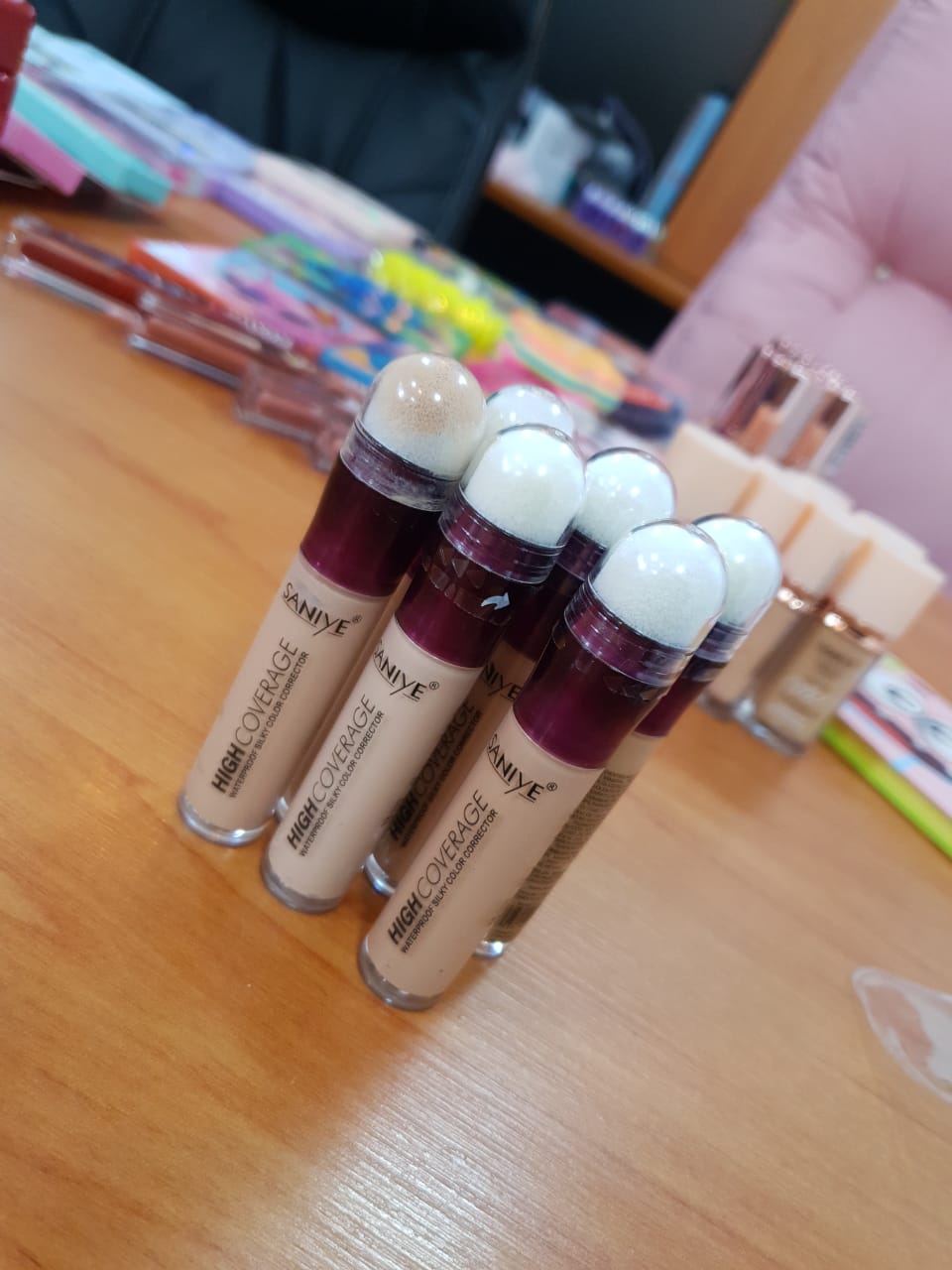 CORRECTOR CON ESPONJA SANIYE