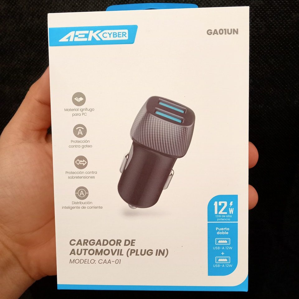 CARGADOR PARA AUTO AEK USB 2.4A NEGRO GA01UN